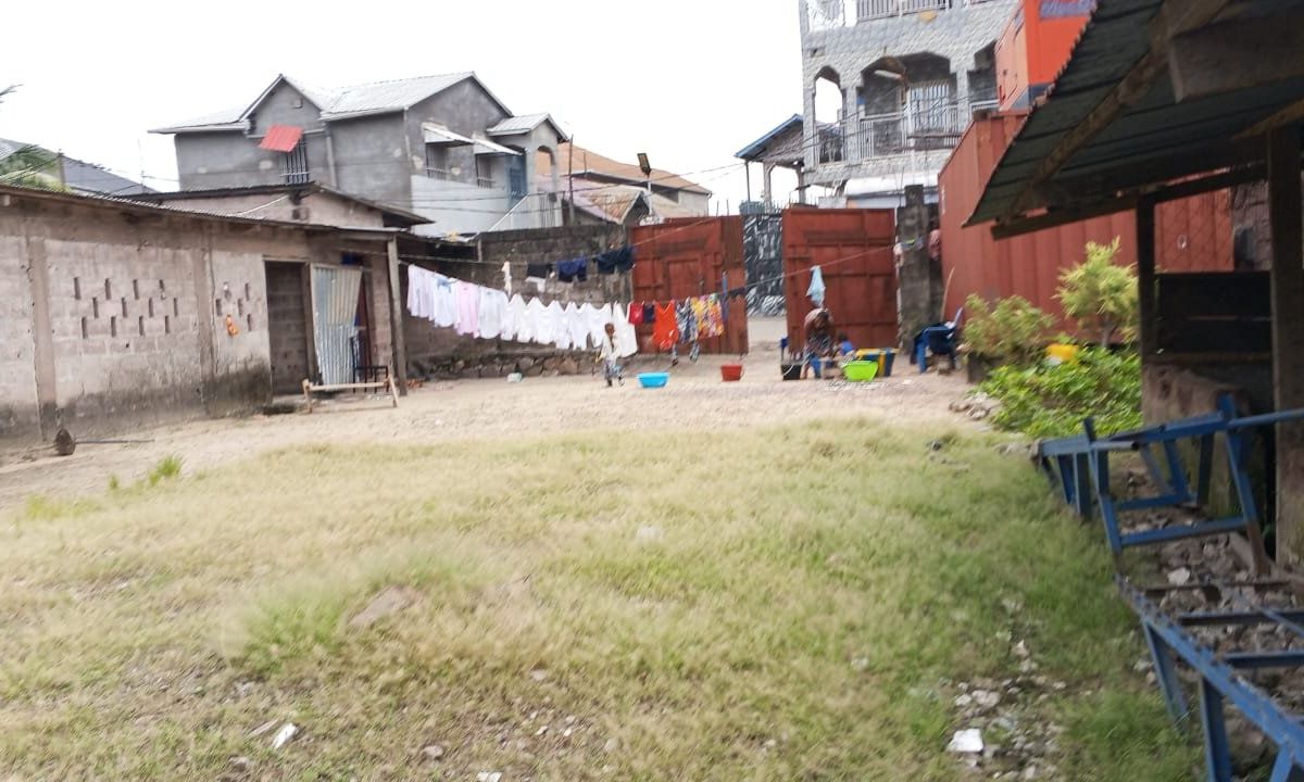 vente d'un terrain à mbudi