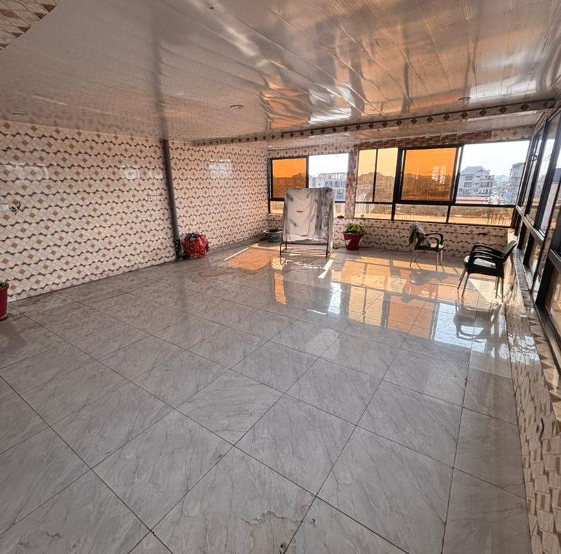 appartement au quatrième étage à Kasa-Vubu