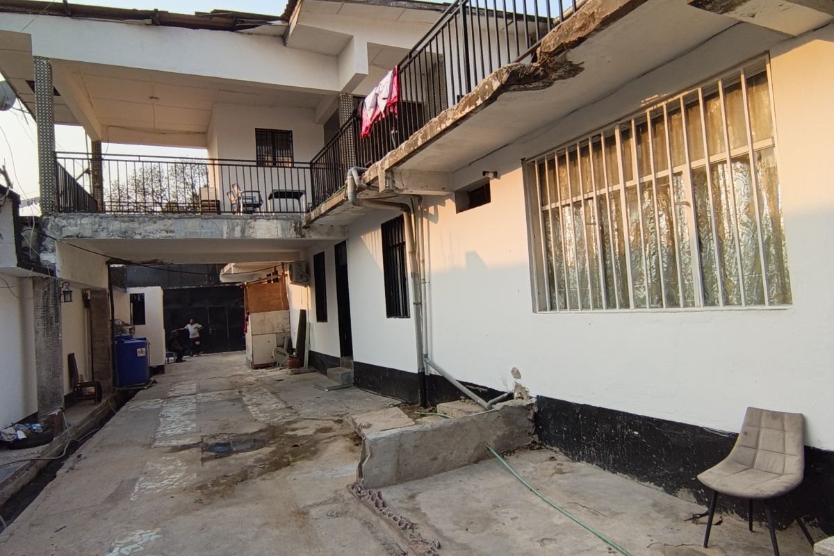 PARCELLE AVEC BÂTIMENT R+1 À VENDRE