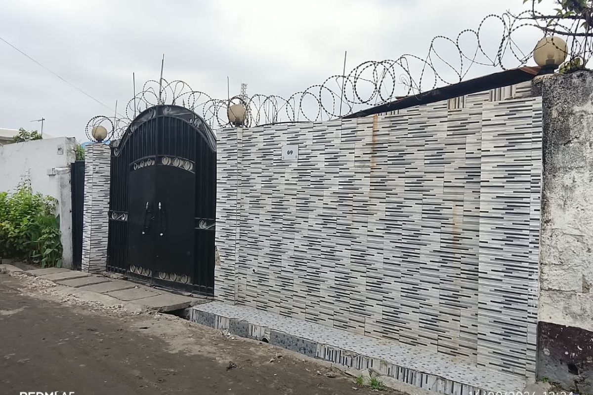 Maison basse de 3 chambres à vendre à Lemba Terminus — 130 000 USD